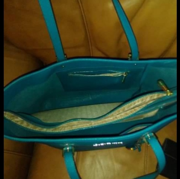 Micheal Kors tote bag - Picture 2 of 4